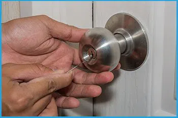 Lock Locksmith Services Denver, CO 303-566-9174 - 14-unlock-door